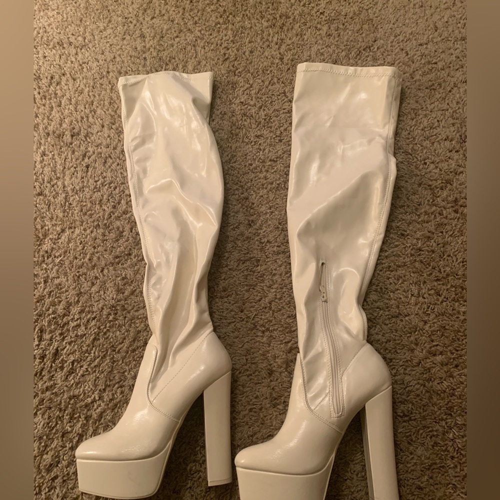 White or black over the Knee Boots with Pointed Toe and Stiletto Heel